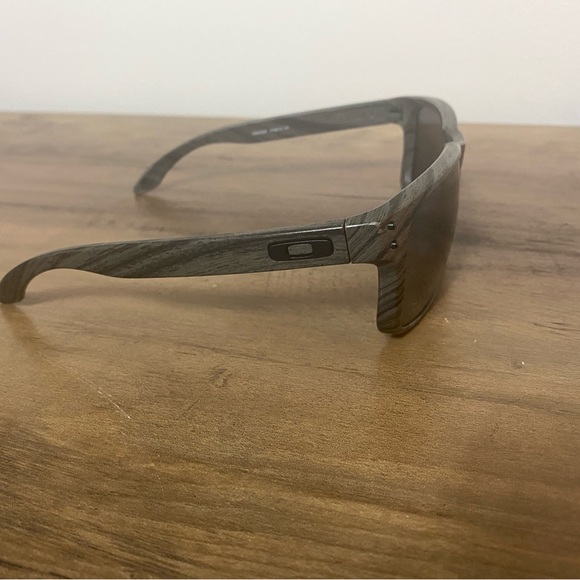Oakley Holbrook sunglasses. L - Picture 2 of 5